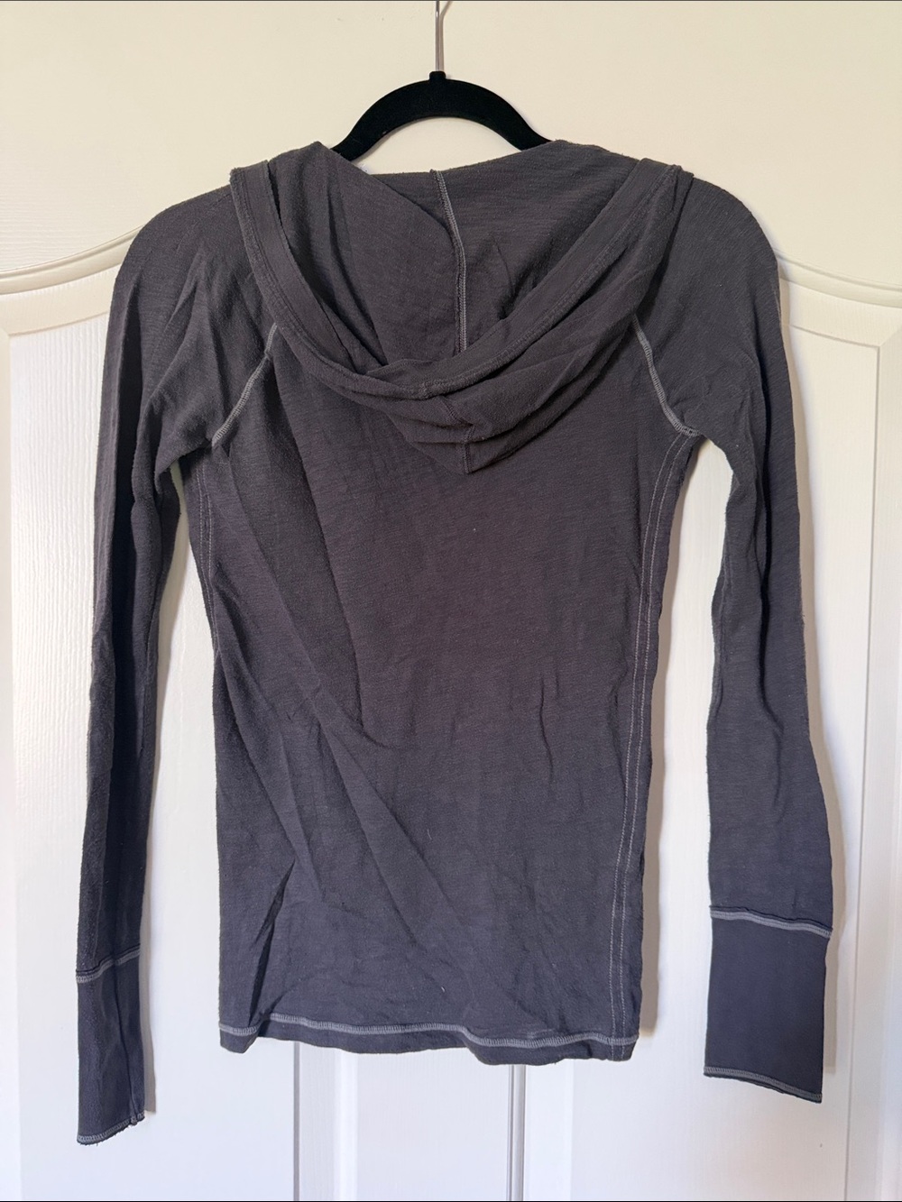 American Eagle Outfitters Gray V-Neck Hooded Long Sleeve Top - Slim Fit - Picture 3 of 4